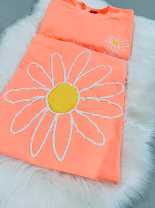 white and yellow daisy
trendy
trending
screen printed
puffy ink
puff ink
popular
peachy keen prints
happy daisy
cute
bow
2 color puff